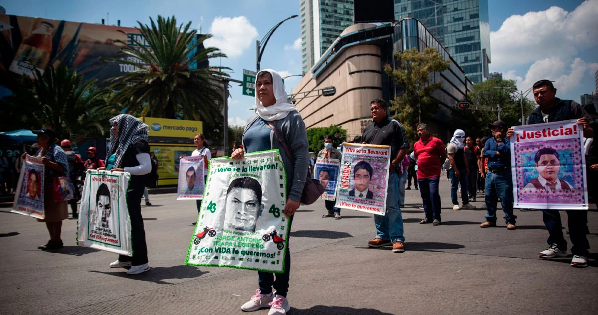 EN VIVO ¬ A 11 años de Ayotzinapa, miles salen a las calles para exigir justicia