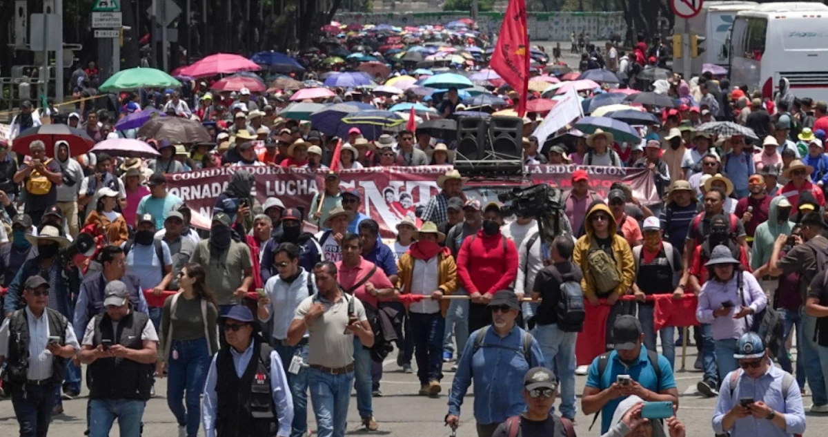 La CNTE acuerda levantar plantón y marcha en CdMx; CETEG hace destrozos en Reforma