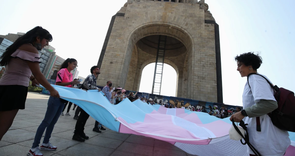 Una policía discrimina a mujer trans en el Metro de la CdMx; la SSC anuncia sanción