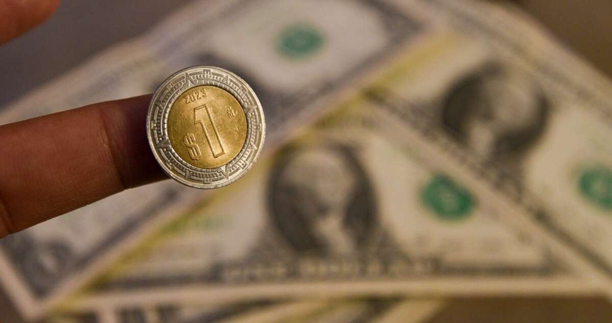 El dólar pierde ante la moneda mexicana, que cumple tres días seguidos de ganancias