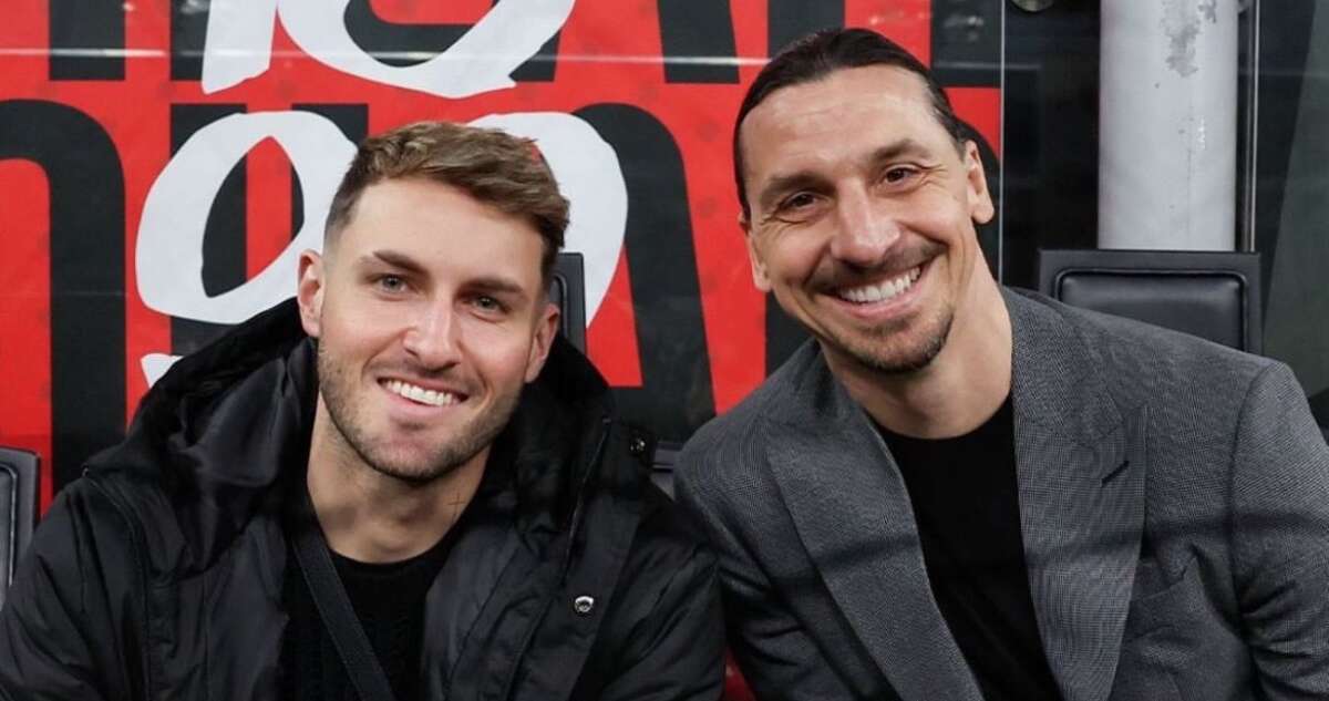 El mexicano Santiago Giménez se hace presente en San Siro tras firmar con el AC Milán