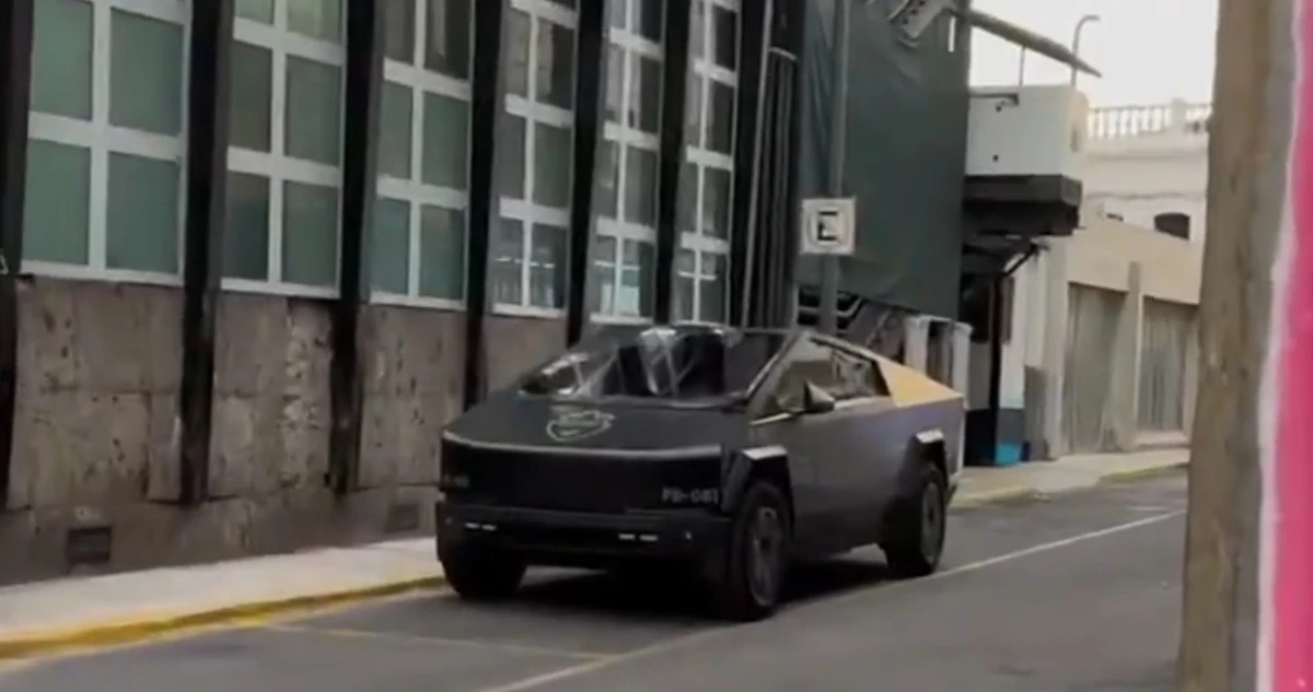 VIDEO ¬ Jalisco refuerza seguridad con 300 Cybertrucks de Tesla para el Mundial 2026