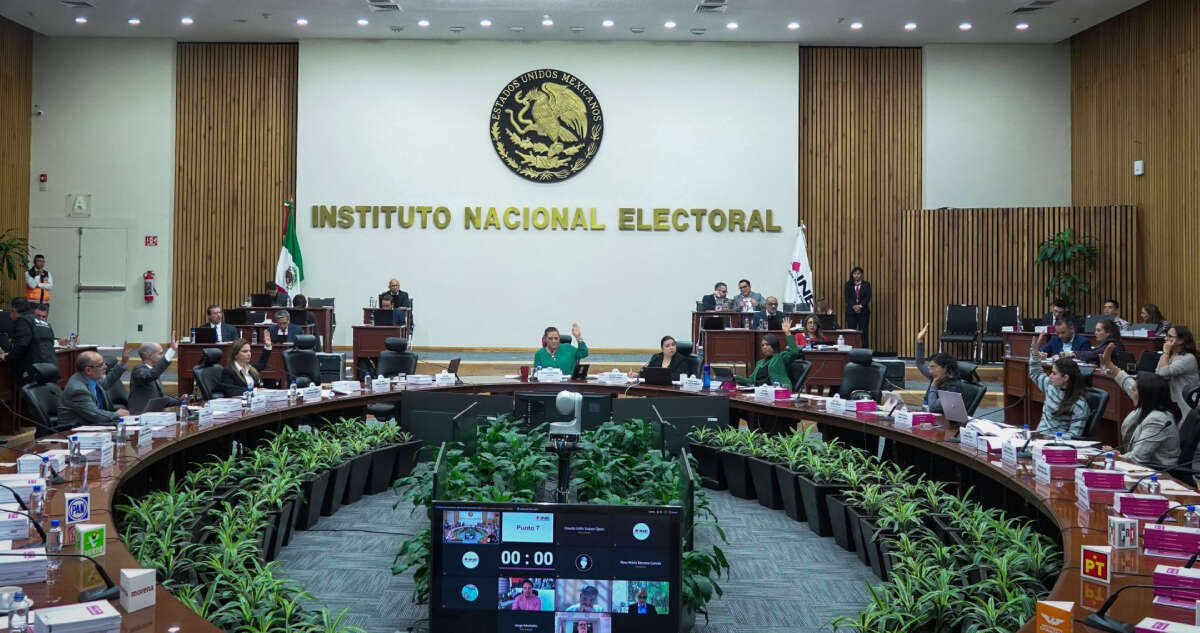 Juez multa y denuncia penalmente a consejeros por desacatar freno a elección judicial