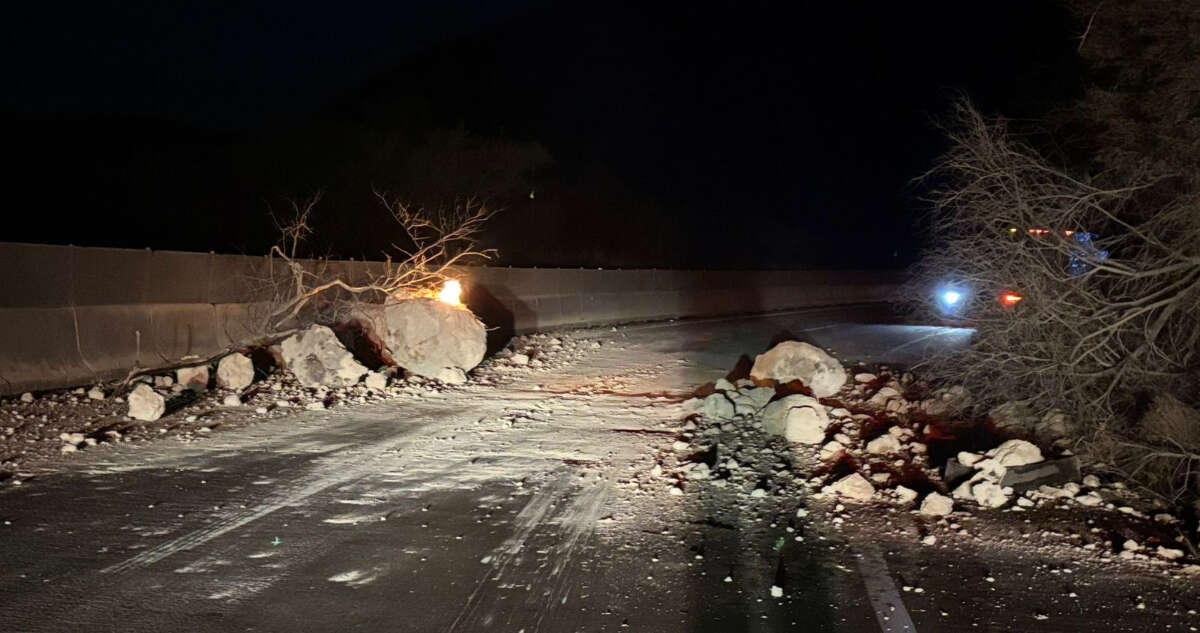 VIDEO ¬ El sismo de Michoacán provoca derrumbes sobre la autopista Colima-Manzanillo