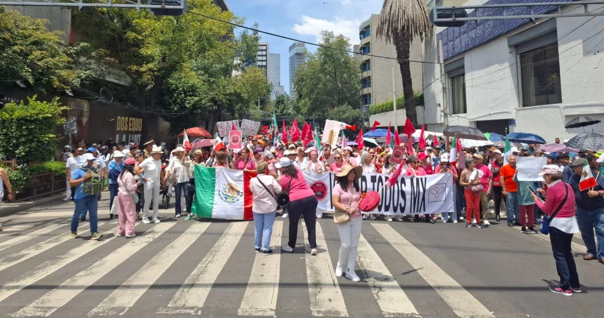 CRÓNICA ¬ Ofensas, quejas, que “seremos Venezuela”. La derecha regresa a las calles