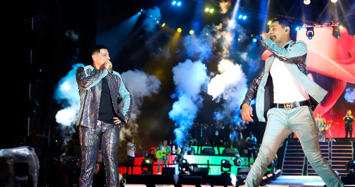 El Grupo Firme dice adiós a los corridos en medio de polémica por apología al delito