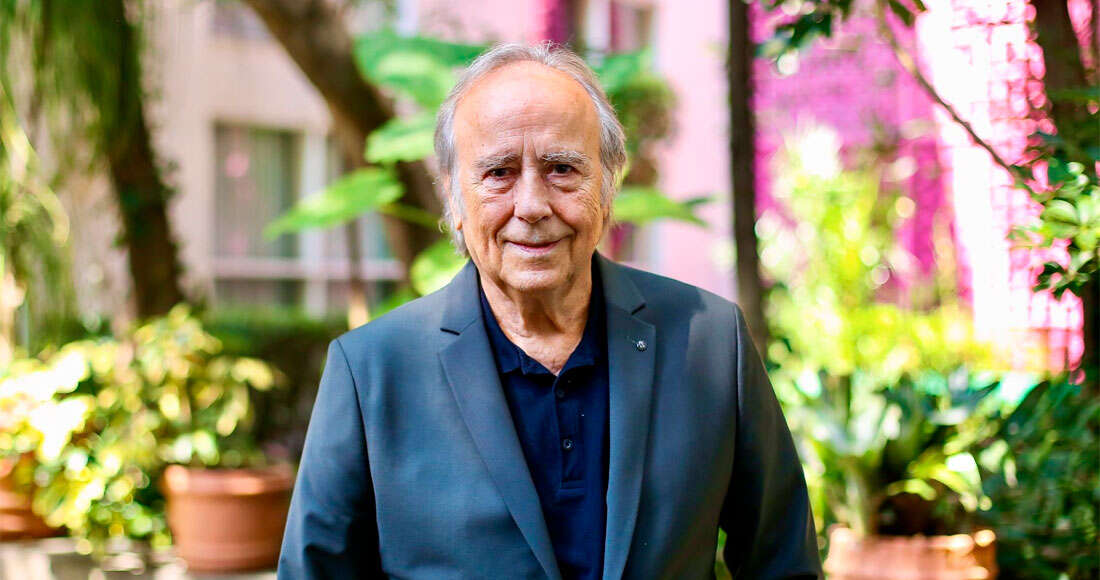 El cantautor Joan Manuel Serrat recibe doctorado honoris causa por parte de la UANL