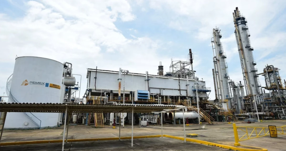 Percance en el complejo petrolero de Cosoleacaque deja 5 heridos; están estables