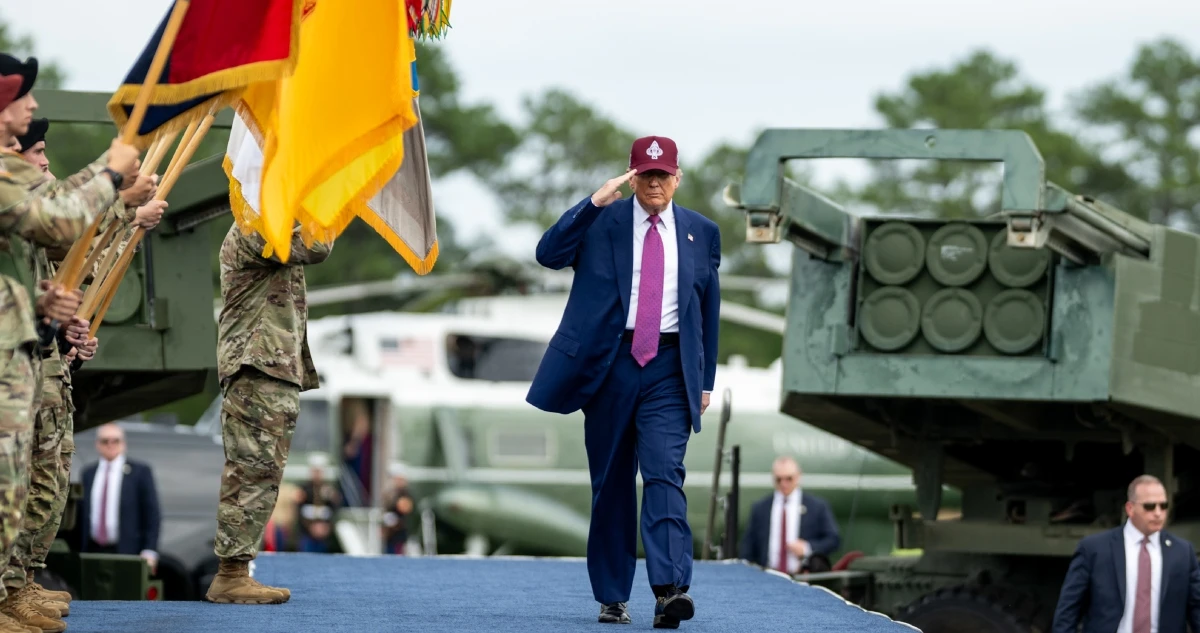 Trump presidirá desfile militar y la resistencia planea protestas en los 50 estados