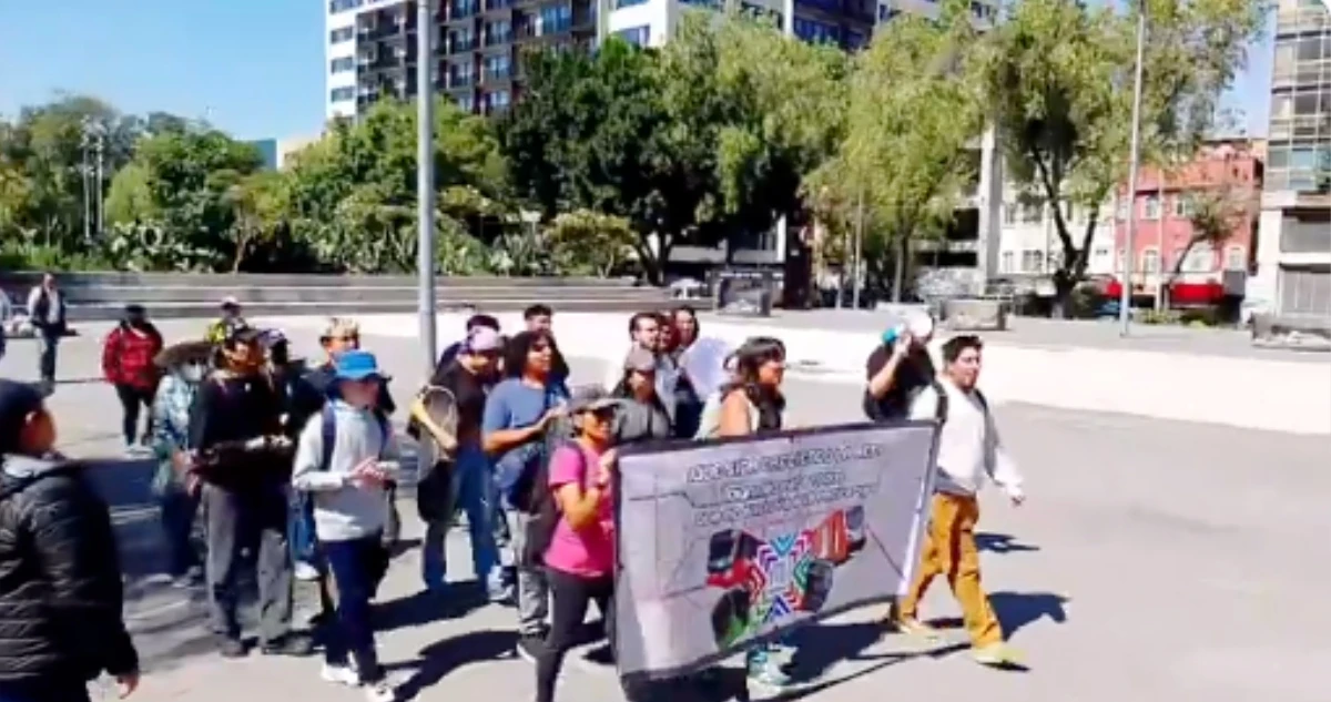 Jóvenes marchan contra el 
