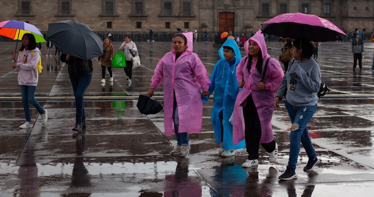 Fuertes lluvias provocan caos en la CdMx; Presa Becerra se desborda en Álvaro Obregón