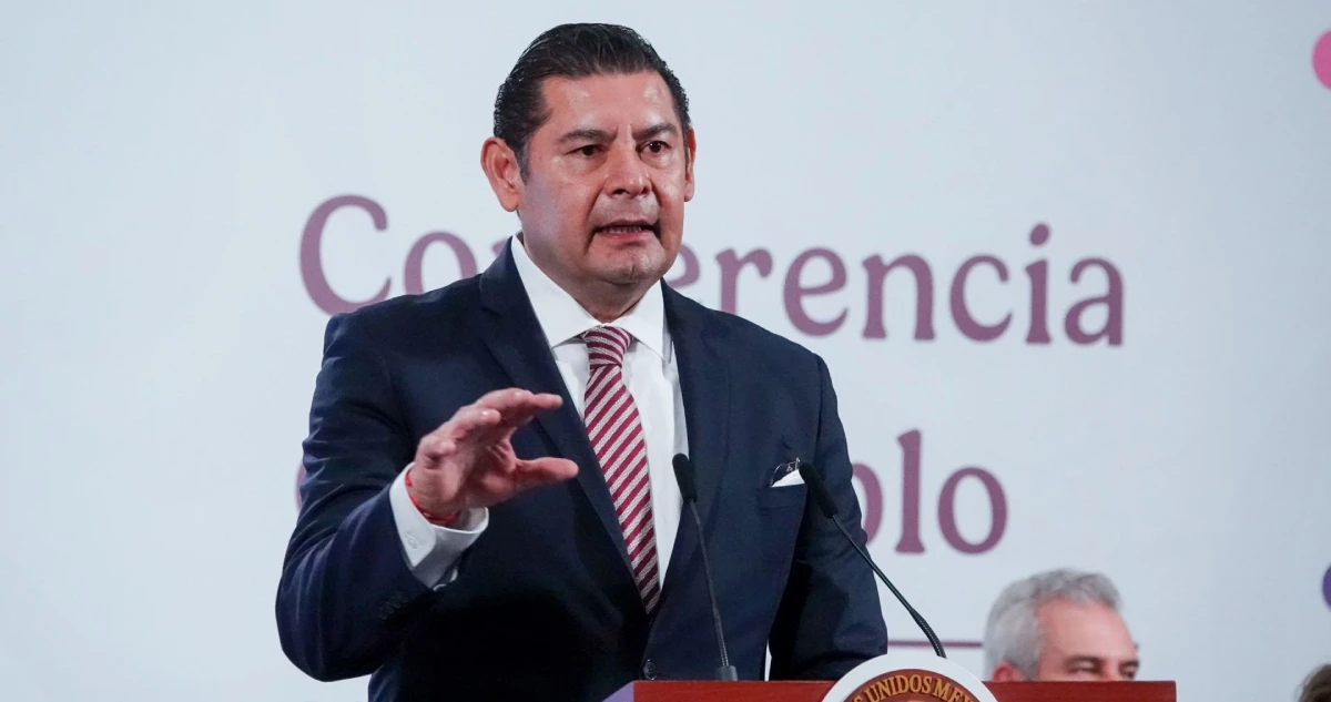 VIDEO ¬ El Gobernador de Puebla le truena los dedos a su Secretaria de Turismo