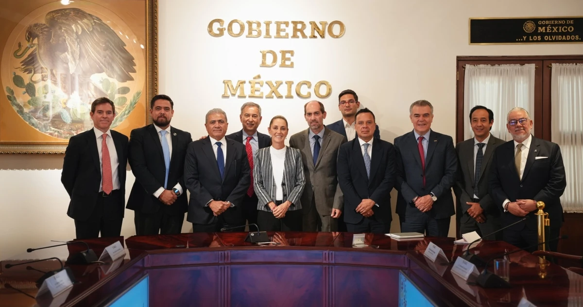 Sheinbaum acuerda con empresarios precios de acero y concreto para construir hogares
