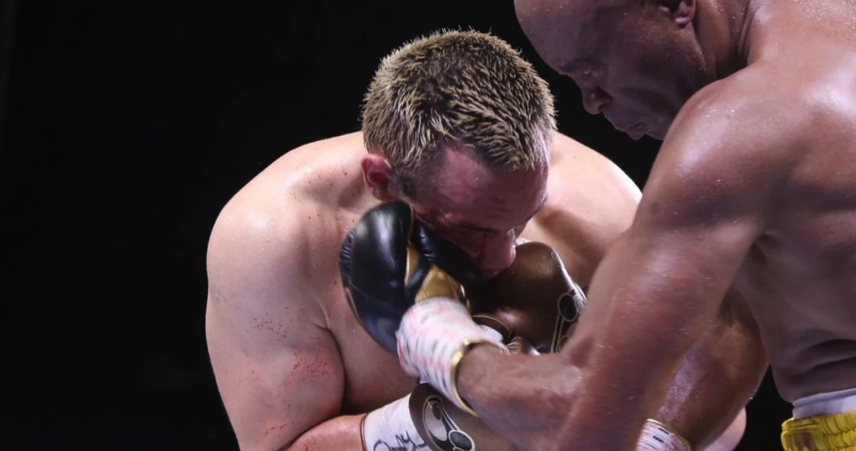 El boxeador mexicano Julio César Chávez Jr. y el youtuber Jake Paul pelearán en junio