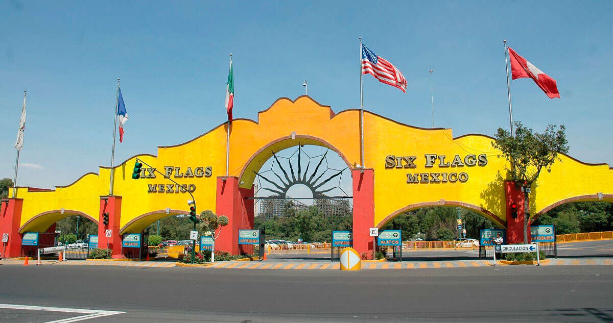 VIDEO ¬ Joven de 17 años muere luego de desmayarse al bajar de un juego en Six Flags