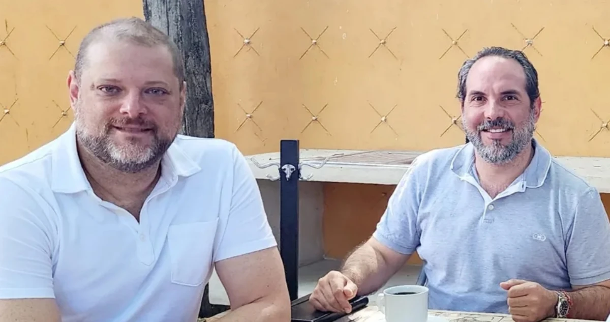 VIDEO ¬ Diputados locales del PVEM salen en aparente estado de ebriedad; corren a uno