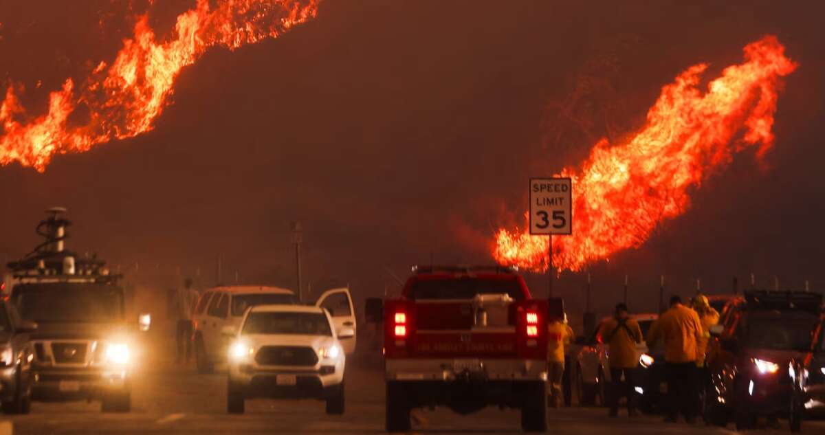 Nuevo incendio en Los Ángeles (Hughes) obliga la evacuación de más de 50 mil personas