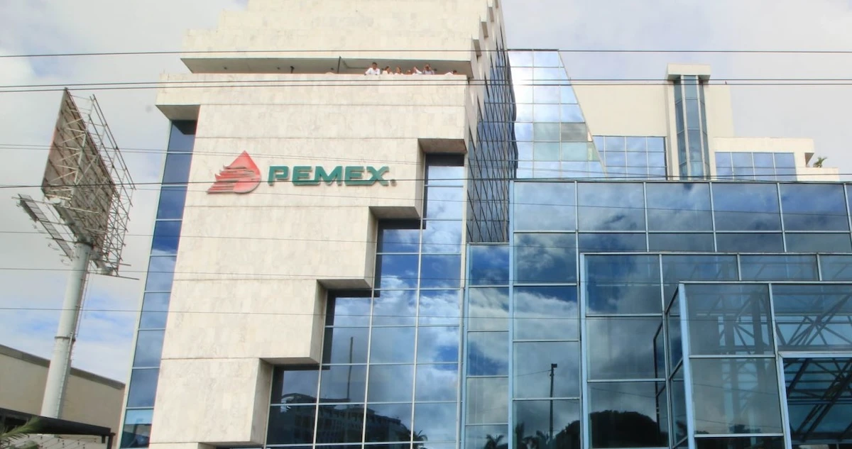 Fitch mejora la calificación de Pemex tras respaldo financiero del Gobierno federal