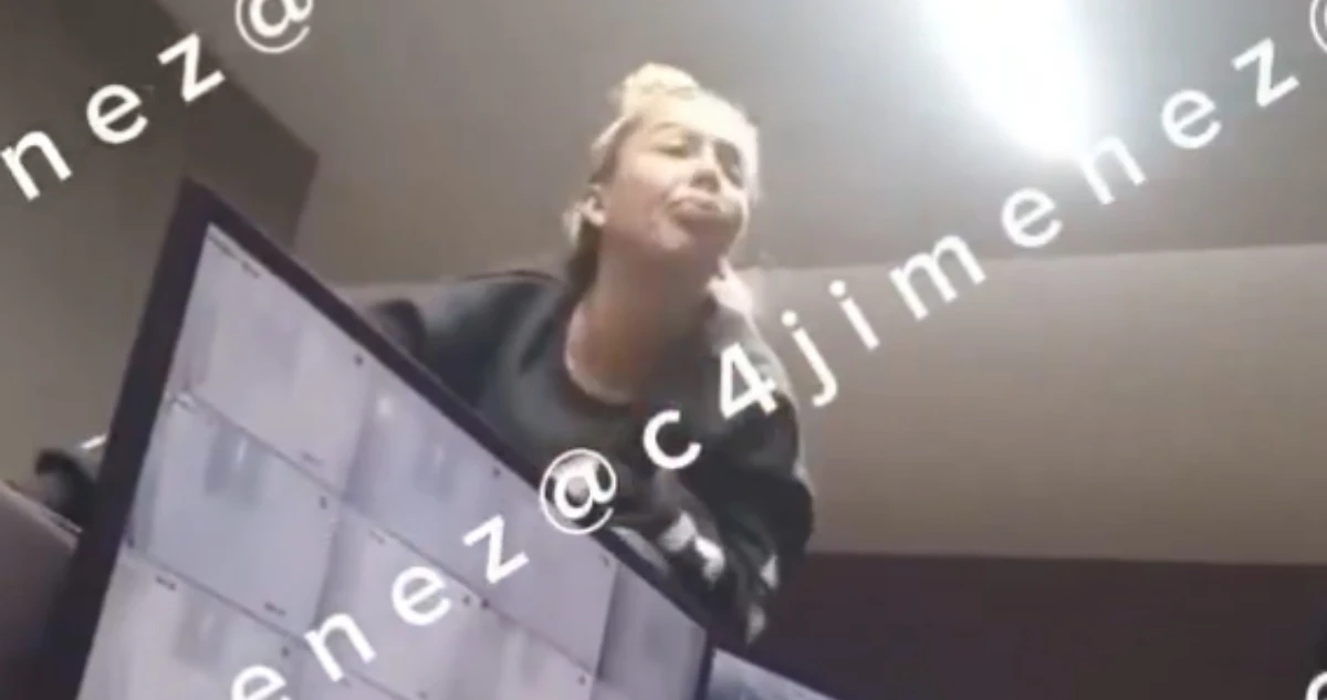 VIDEO ¬ “Lady Peruana” escupe, insulta y somete a una guardia de seguridad en la CdMx