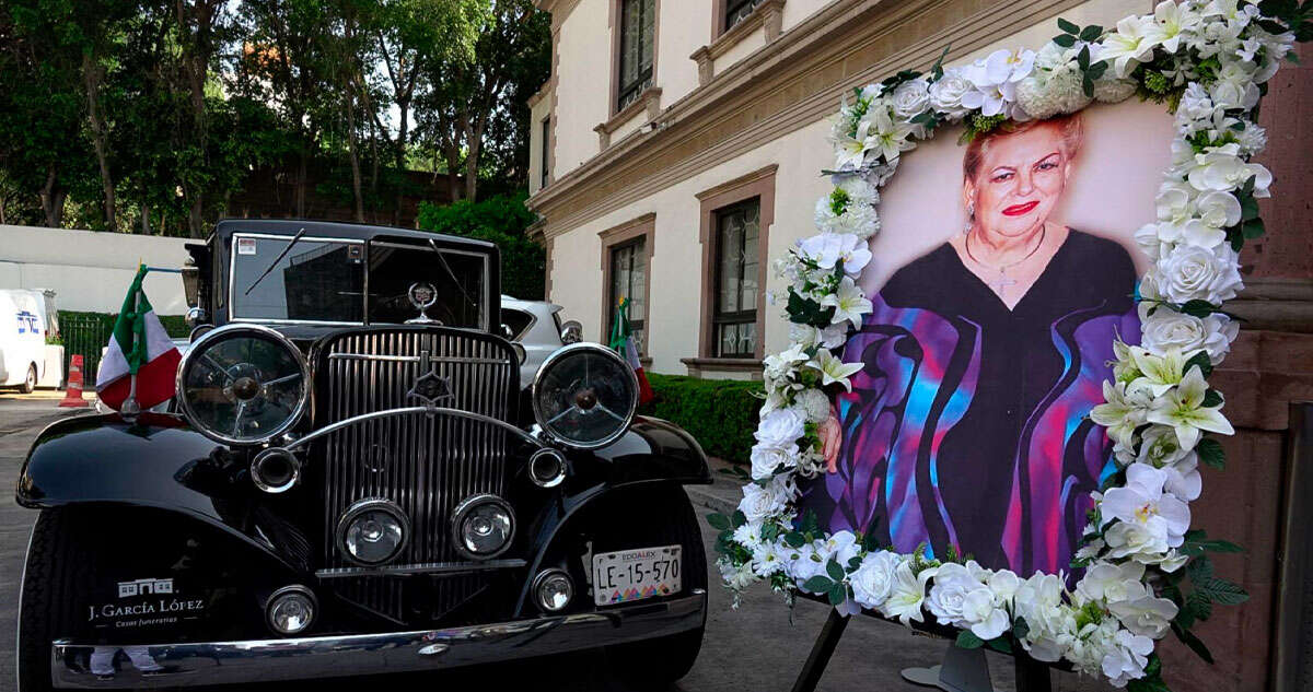 FOTOGALERÍA ¬ Fans de Paquita la del Barrio le rinden homenaje en la colonia Guerrero