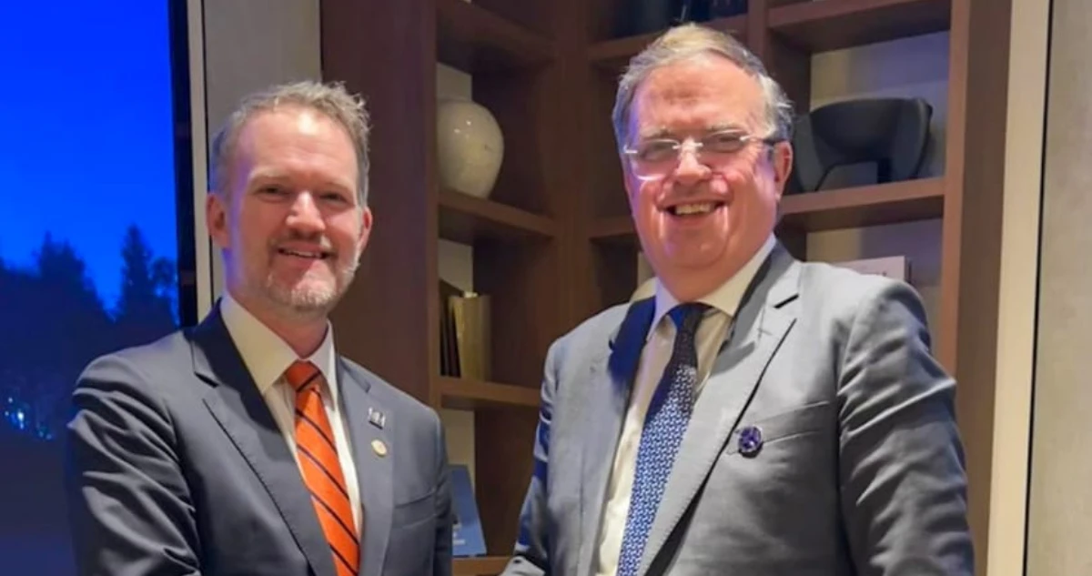 Ebrard se reúne con representante de EU en Cumbre APEC; abordan acuerdo comercial