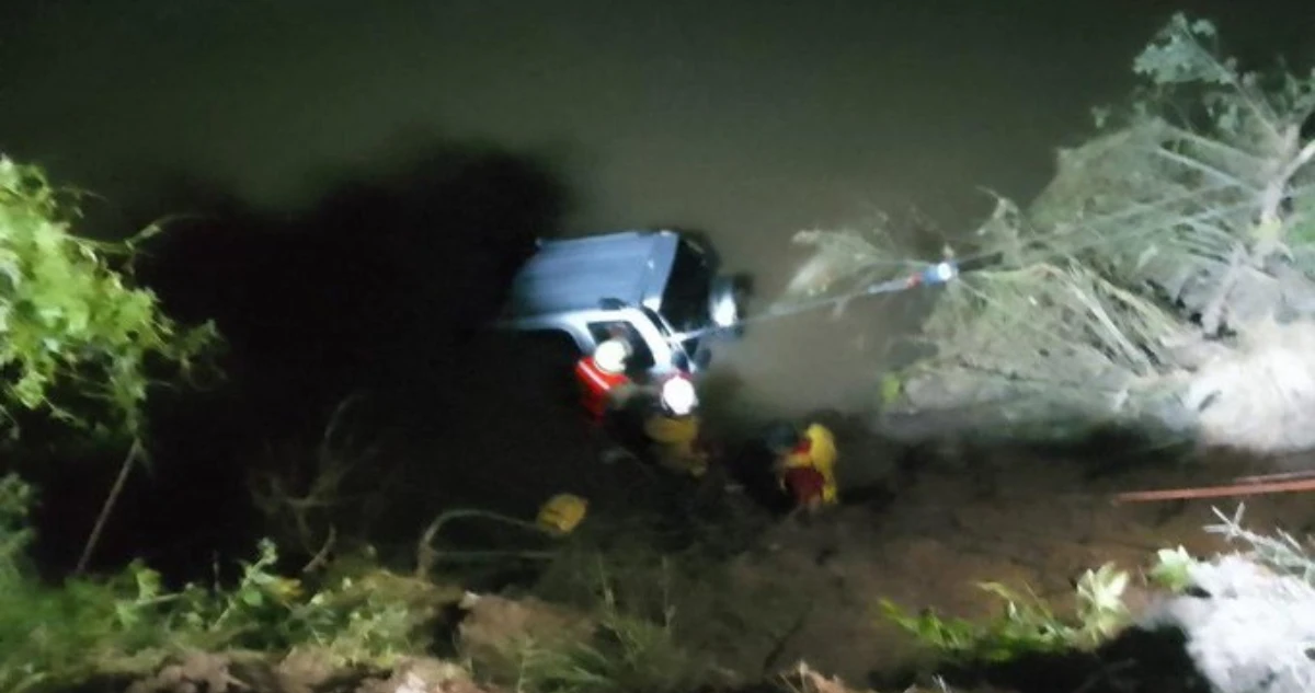 Una madre y dos hijas mueren tras caer su camioneta en arroyo de Puerto Vallarta