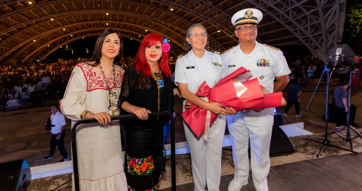 VIDEO ¬ Hermana de Layda Sansores rinde cuentas frente al DIF de Campeche cantando