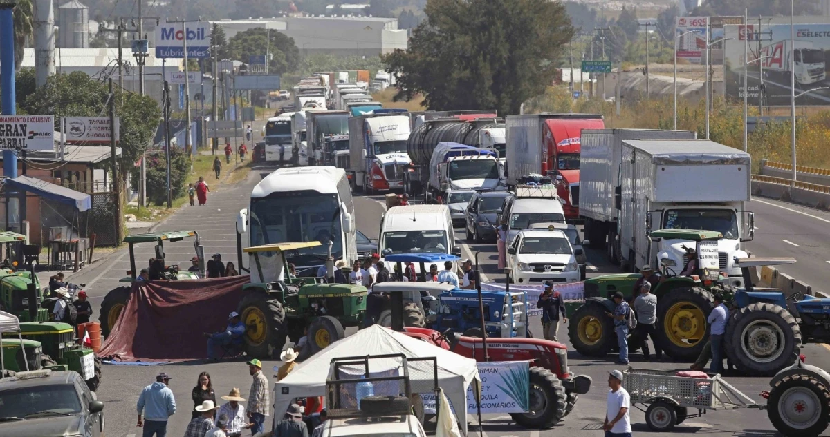 Transportistas anuncian bloqueos en Edomex y CdMx por la desaparición de un operador