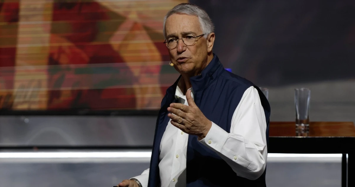 RADICALES ¬ La prensa tradicional cubre poco o le hace vacío al caso Salinas Pliego