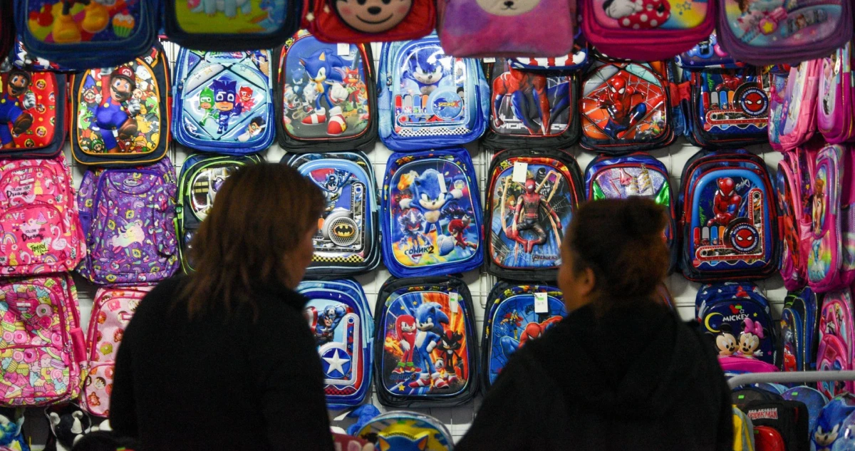 ¿Tienes poco presupuesto? Profeco da tips para hacer las compras del regreso a clases