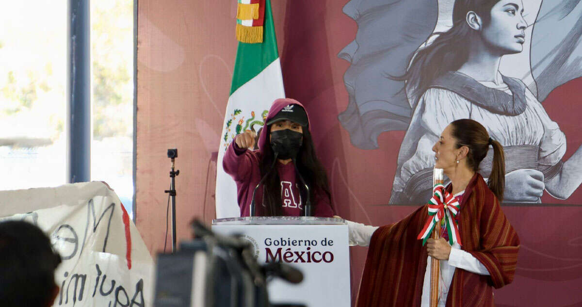 VIDEO: Ante Claudia, saxofonista encara Gobernador de Oaxaca por liberar a su agresor