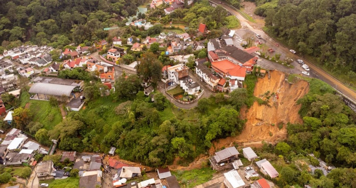FOTOS y VIDEOS ¬ Las lluvias arrasan con todo a su paso. Alertas, porque vienen más