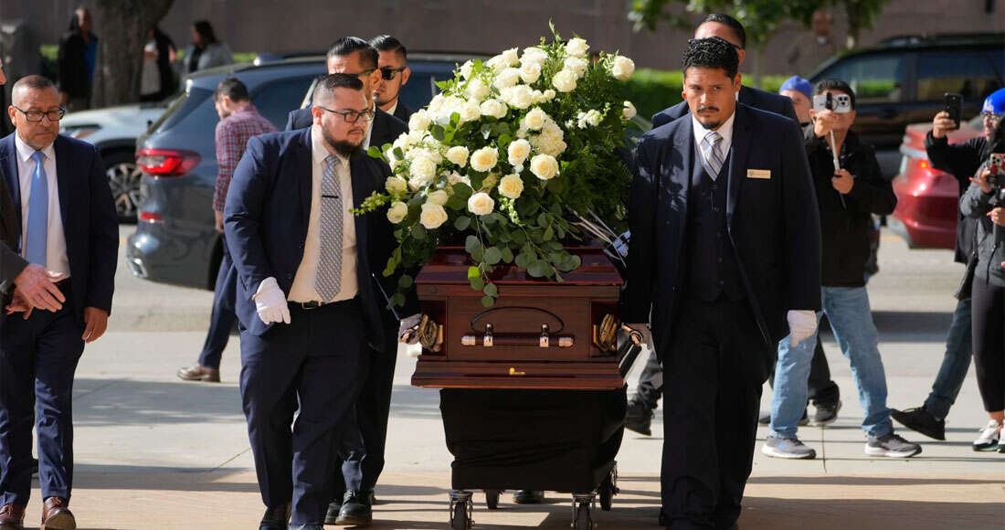 FOTOS y VIDEOS ¬ Familiares recuerdan con amor a Valenzuela en su funeral en LA