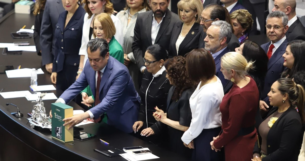 Rosa Icela entrega al Congreso primer Informe de Gobierno en representación de CSP