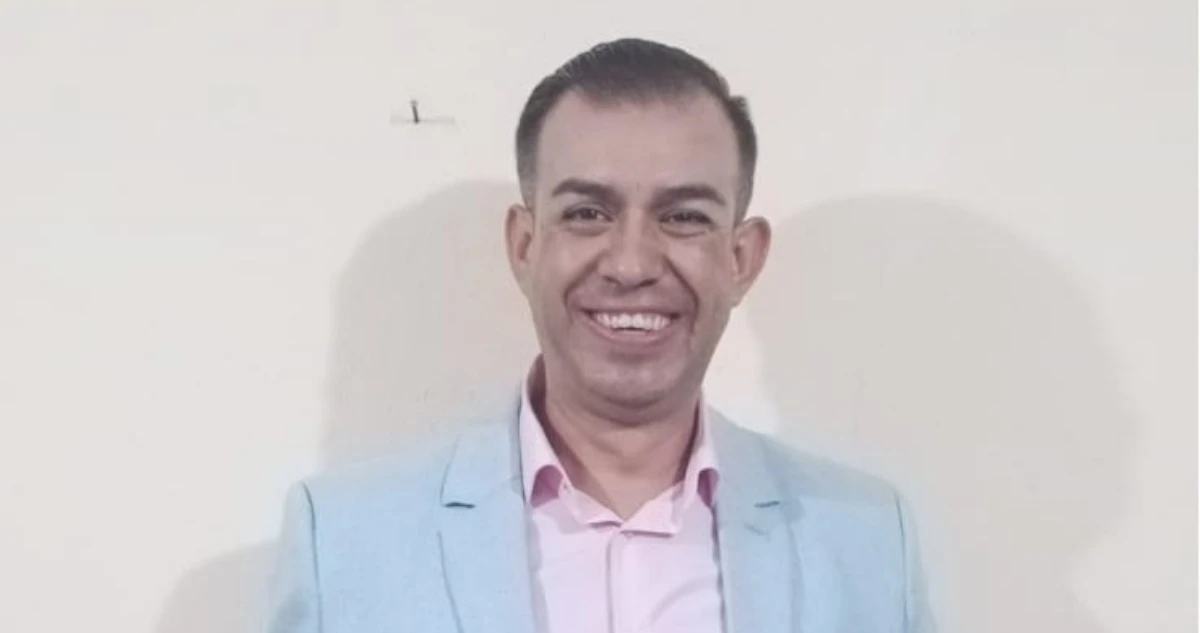 Edil de Morena pide licencia y los datos brotan. Le hallan armas y droga. Lo buscan