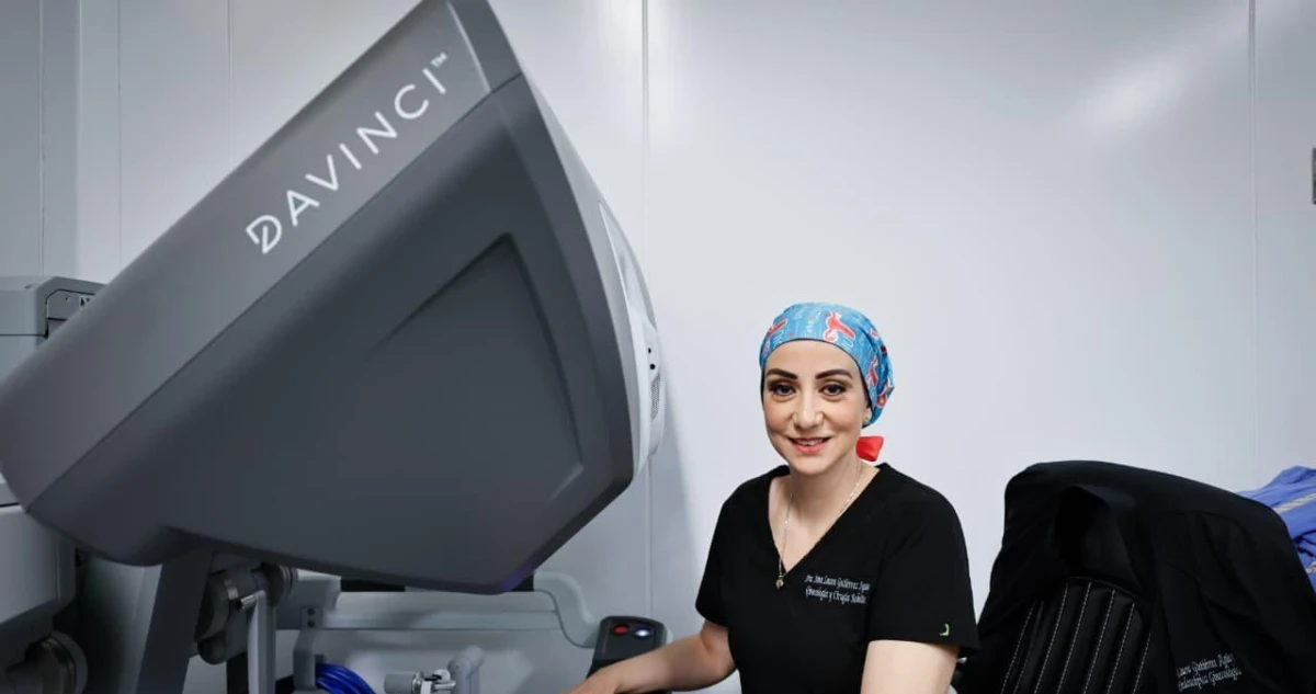Médica encabeza cirugía con robot Da Vinci X en hospital 1o de Octubre del ISSSTE