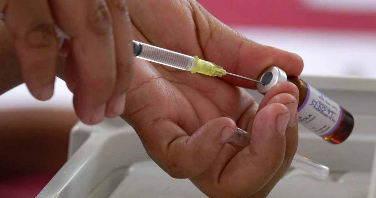 La SSa emite alerta de viaje por aumento de casos de sarampión en EU y Canadá