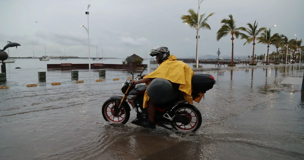 Gobierno de Baja California Sur suspende clases y labores por el Huracán 
