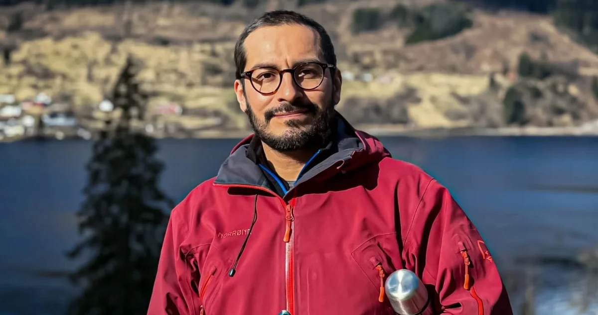 Huemanzin Rodríguez, periodista cultural y conductor, muere a los 51 años en Noruega