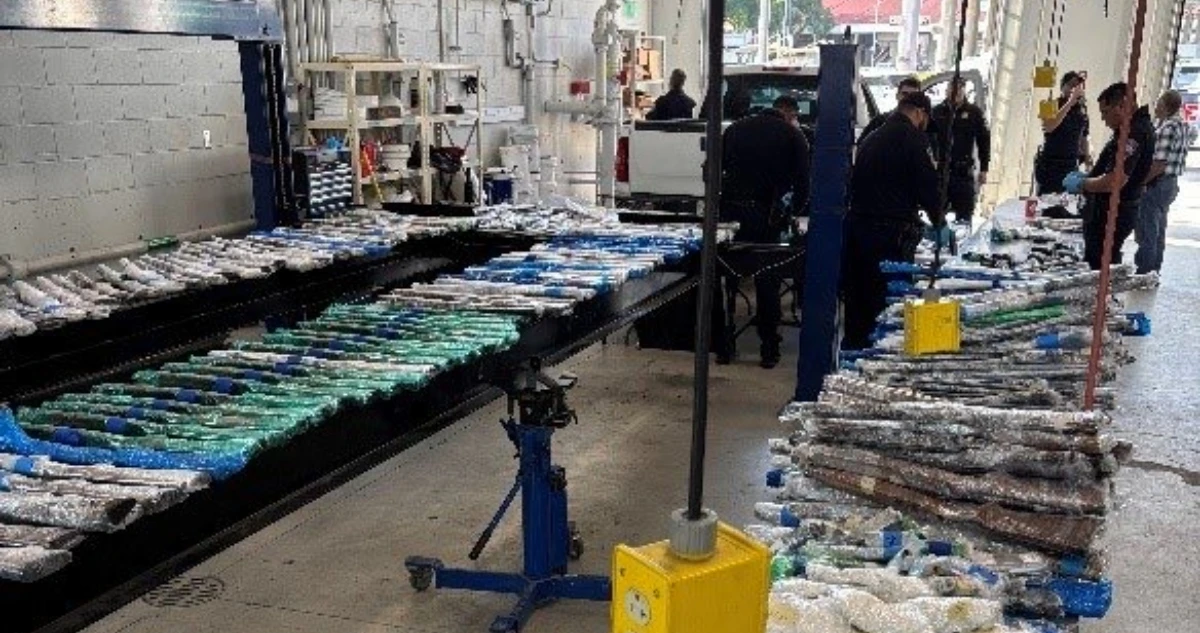 EU detiene a padre e hijo con más de 500 armas que pretendían cruzar hacia México