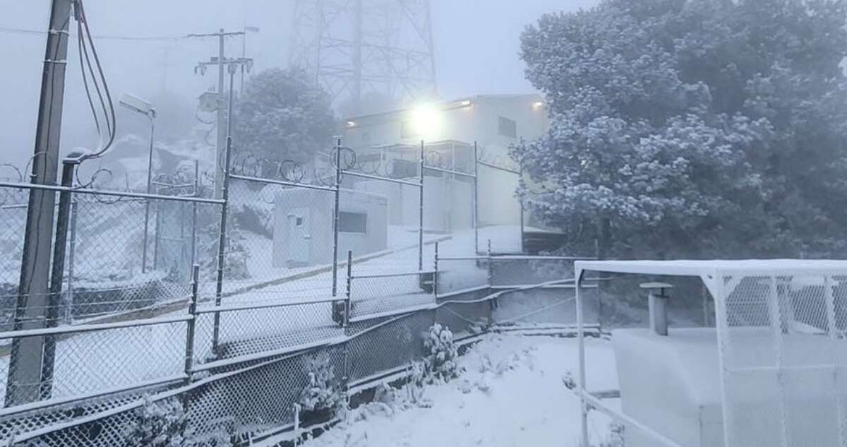 FOTOS ¬ Frío regala postales de aguanieve en cerro de Xocotépetl y Nevado de Toluca