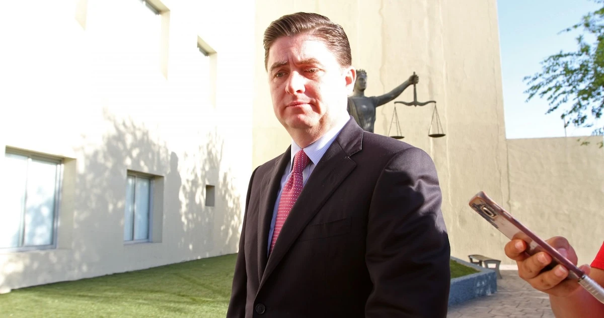 El exgobernador de NL es retenido al intentar cruzar hacia EU, pero logra ingresar
