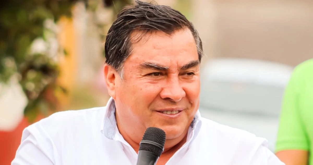 El Alcalde de Tacámbaro es sorprendido afuera de su casa y asesinado. Muere escolta