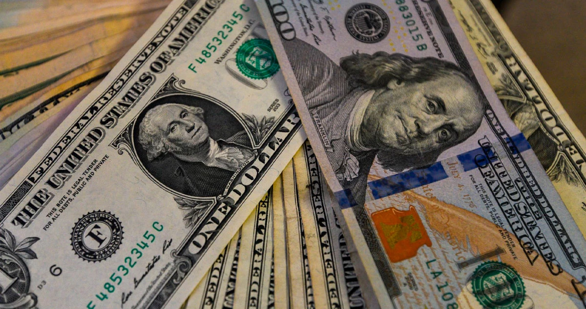 Envío de remesas a México podría caer 5.8% en 2025 por miedo a redadas, advierte BBVA