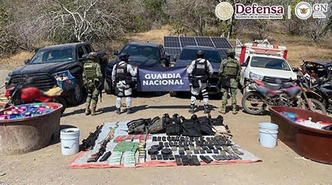 Autoridades detienen a 5 y aseguran armas y drogas como parte del 
