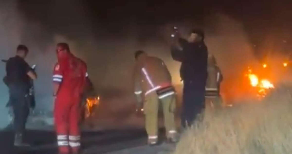 VIDEOS y FOTOS ¬ Bloqueos y quema de autos encienden alertas en carreteras de Jalisco