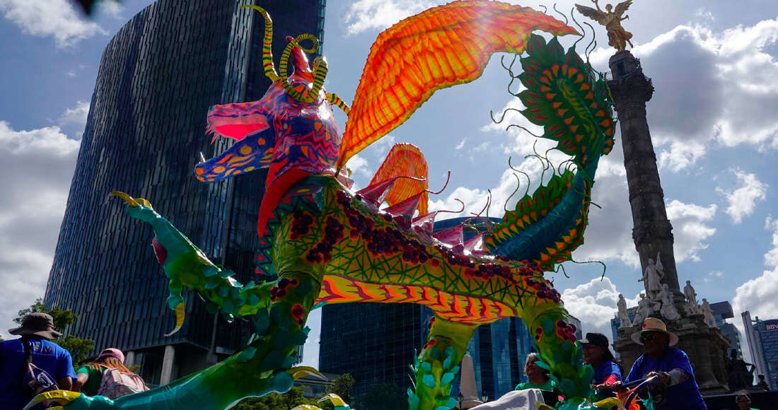 FOTOGALERÍA ¬ Alebrijes monumentales y zombies llenan de vida el Centro Histórico