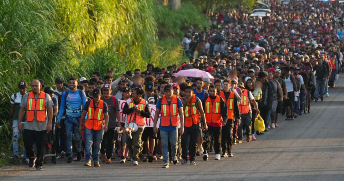 Dos mil 500 migrantes parten de Chiapas rumbo a EU en medio de la jornada electoral