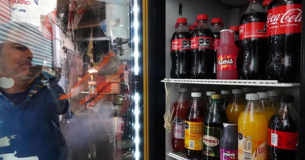 Organización aplaude impuesto a refrescos, pero pide elevarlo a 7 pesos por litro
