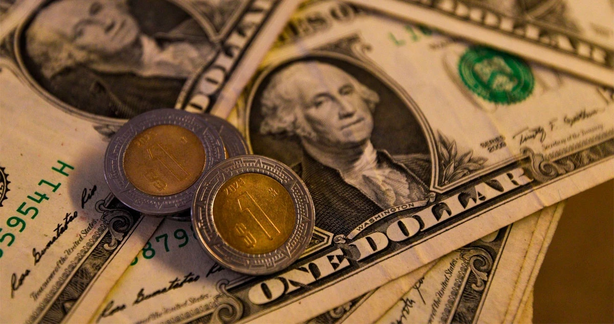 El peso mexicano cierra en 19.15 pesos por dólar, su mejor nivel desde septiembre